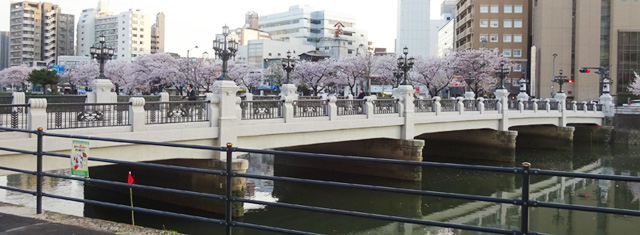 原爆に耐えた現役の道路橋・猿猴橋・全景｜広島県コンクリート診断士会
