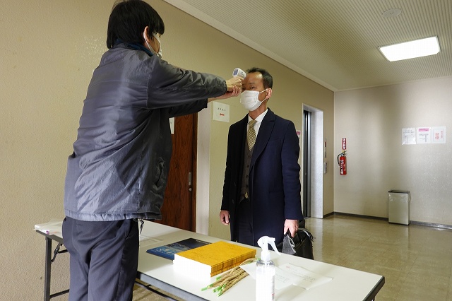 新型コロナ感染防止対策を取った受付風景 | 2020/12/09　第45回定例会　を開催しました。　 | 広島県コンクリート診断士会